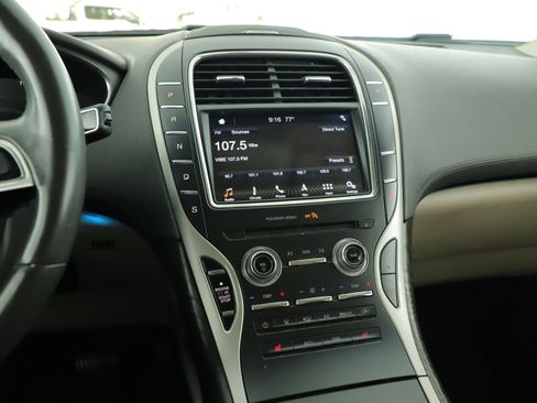 Used 2019 Lincoln Nautilus Select w/ Cargo Utility Package FWD image 15