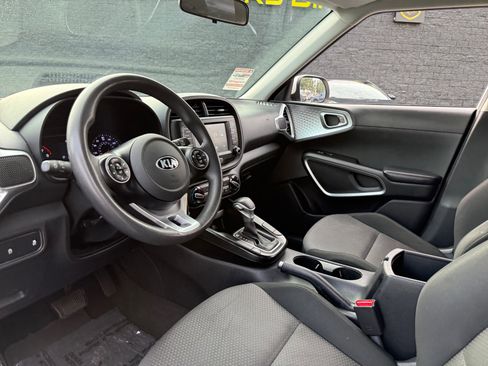 Used 2021 Kia Soul LX image 13