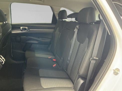 Used 2022 Kia Sorento LX AWD/4WD image 13