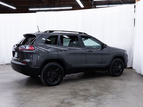 Used 2023 Jeep Cherokee Altitude Lux w/ Mopar Interior Package AWD/4WD image 6