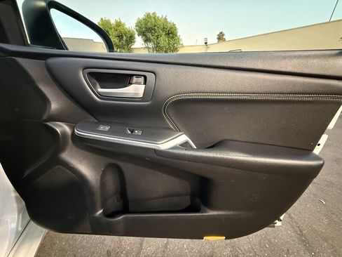 Used 2016 Toyota Camry XLE w/ Moonroof Package FWD image 31