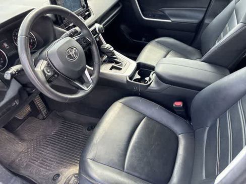 Used 2021 Toyota RAV4 XLE Premium FWD image 9