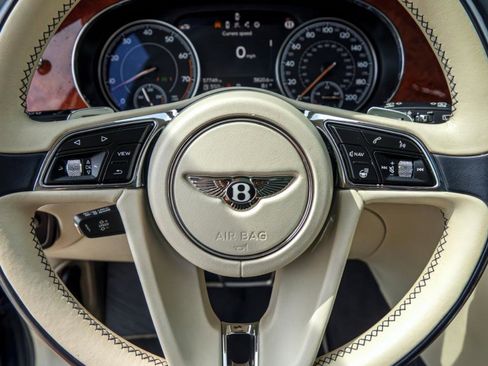 Used 2018 Bentley Bentayga image 7
