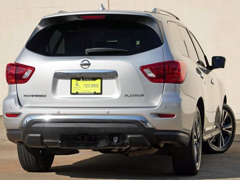 Used 2020 Nissan Pathfinder Platinum FWD image 4