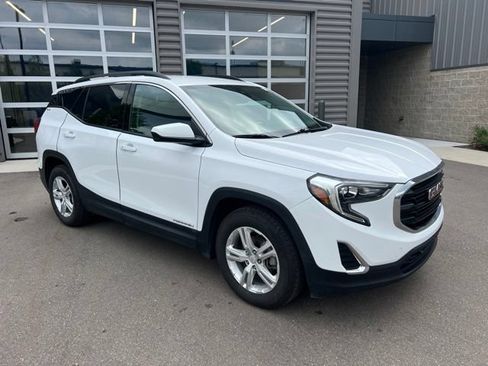 Used 2020 GMC Terrain SLE w/ Driver Convenience Package FWD image 3