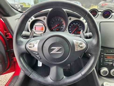 Used 2009 Nissan 370Z Touring w/ Sport Pkg RWD image 9
