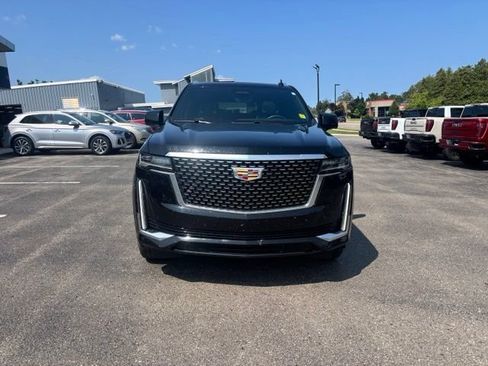 Used 2023 Cadillac Escalade Premium Luxury AWD/4WD image 3