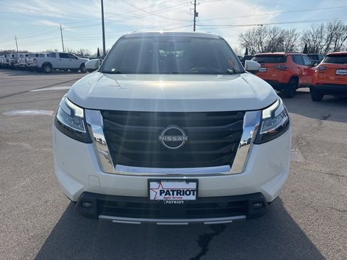 Used 2023 Nissan Pathfinder Platinum w/ Cargo Package image 8