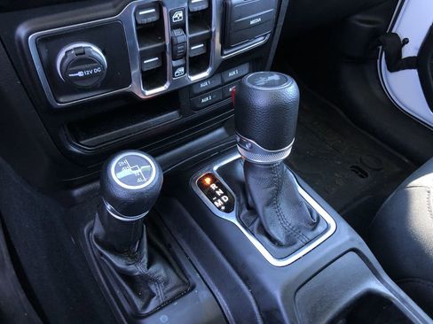 Used 2022 Jeep Wrangler Unlimited Sport image 18