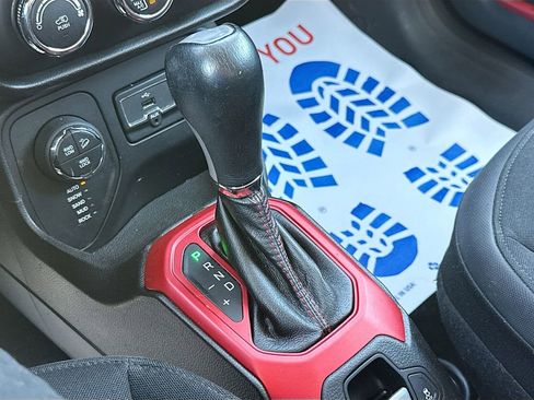 Used 2015 Jeep Renegade Trailhawk image 16