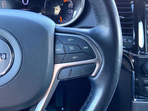 Used 2021 Jeep Grand Cherokee Laredo X image 23