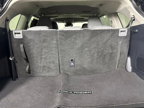 Used 2025 Toyota Highlander XLE AWD/4WD image 27