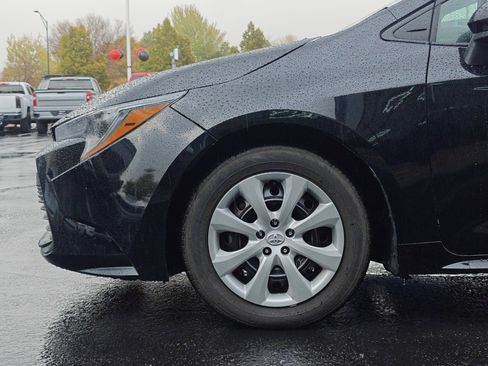 Used 2025 Toyota Corolla LE image 31