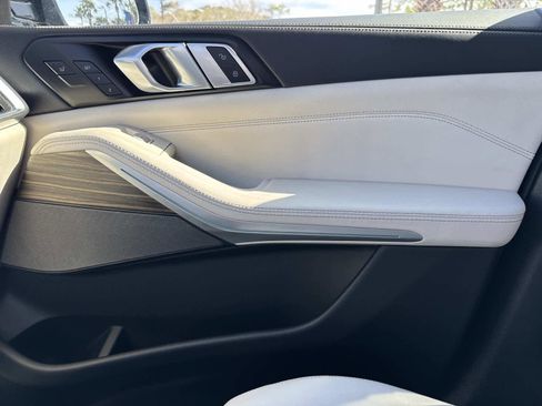 Certified 2025 BMW X7 M60i image 23