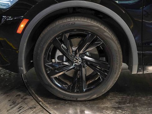 Used 2023 Volkswagen Tiguan SE R-Line FWD image 9