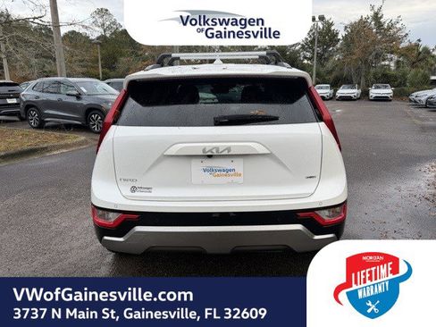 Used 2023 Kia Niro EX Touring image 5
