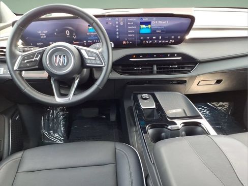 Used 2025 Buick Enclave Preferred AWD/4WD image 9