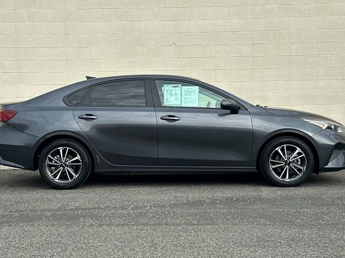 Used 2023 Kia Forte LXS w/ LXS Technology Package image 3
