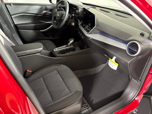 New 2026 Chevrolet Trax LS w/ LS Convenience Package FWD image 18