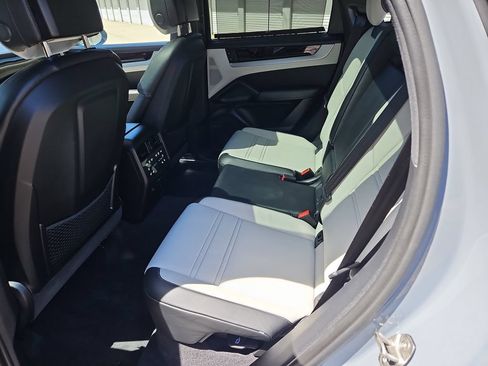 Certified 2025 Porsche Cayenne Coupe AWD/4WD image 42
