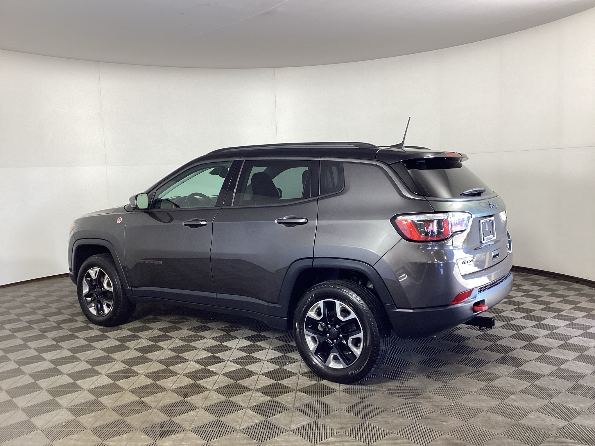 Used 2018 Jeep Compass Trailhawk w/ Leather Interior Group AWD/4WD image 4
