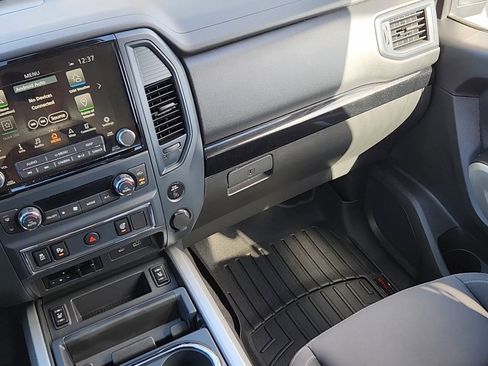 Used 2022 Nissan Titan SV w/ SV Convenience Package image 6