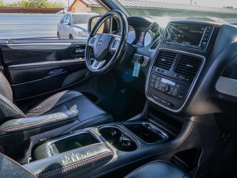 Used 2019 Dodge Grand Caravan GT image 16