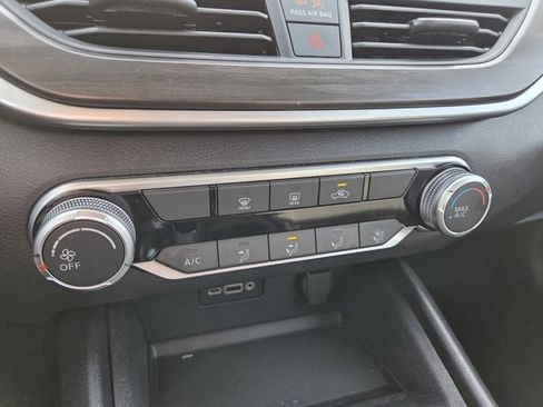 Used 2025 Nissan Altima 2.5 SV image 12