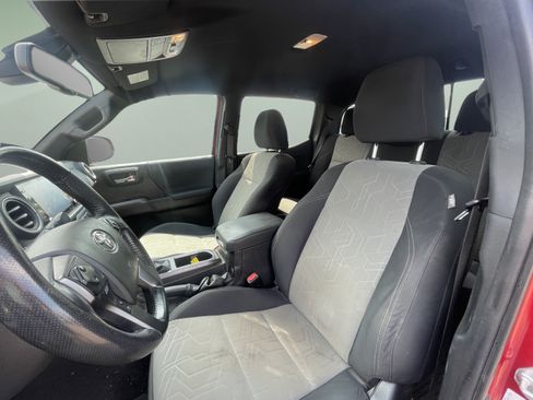 Used 2022 Toyota Tacoma TRD Sport w/ Black Out Package (TMS) AWD/4WD image 8