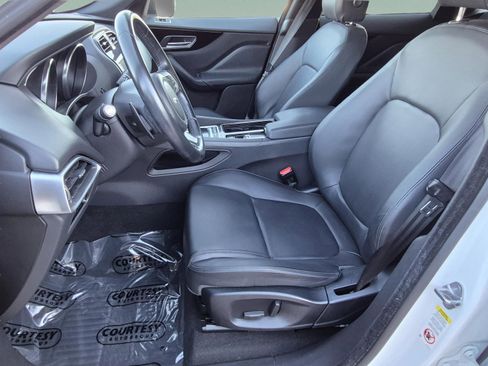 Used 2018 Jaguar F-PACE Premium image 19