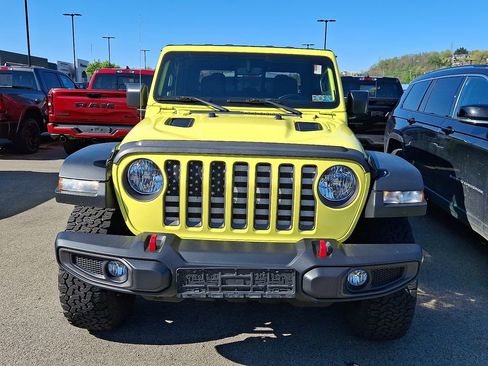 Used 2023 Jeep Gladiator Rubicon w/ Cold Weather Group AWD/4WD image 2