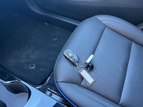 Used 2025 Buick Envista Sport Touring image 22