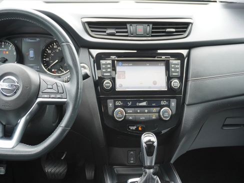 Used 2017 Nissan Rogue SL w/ SL Premium Package FWD image 16