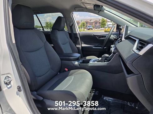 Used 2025 Toyota RAV4 XLE AWD/4WD image 15