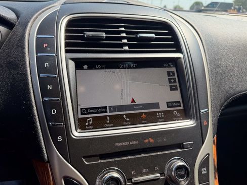Used 2017 Lincoln MKX Reserve AWD/4WD image 22