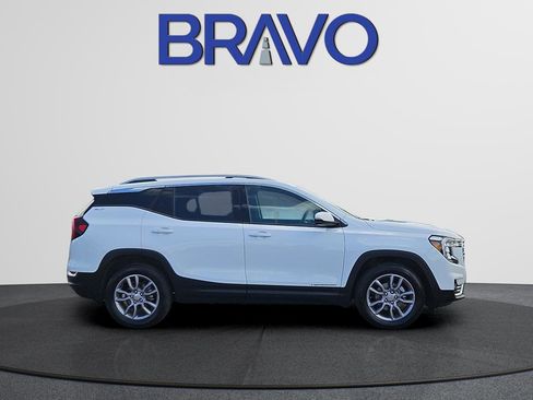 Used 2024 GMC Terrain SLT AWD/4WD image 3