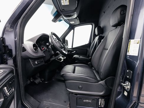 Used 2025 Mercedes-Benz Sprinter 2500 image 7