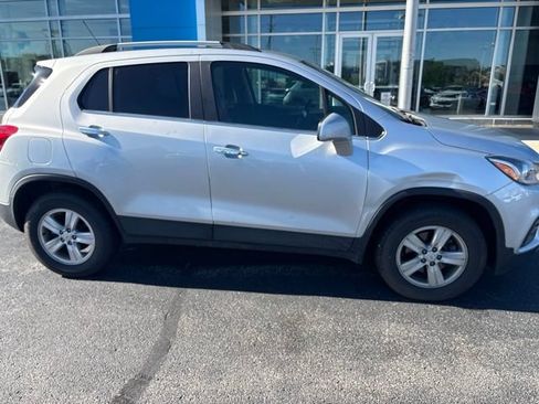Used 2019 Chevrolet Trax LT w/ LT Convenience Package AWD/4WD image 2