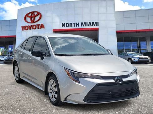 Used 2025 Toyota Corolla LE image 1