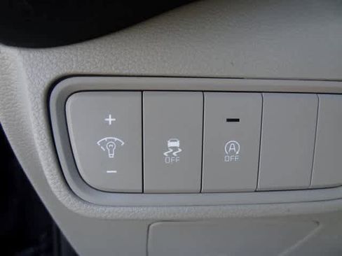 Used 2023 Kia Soul LX image 11