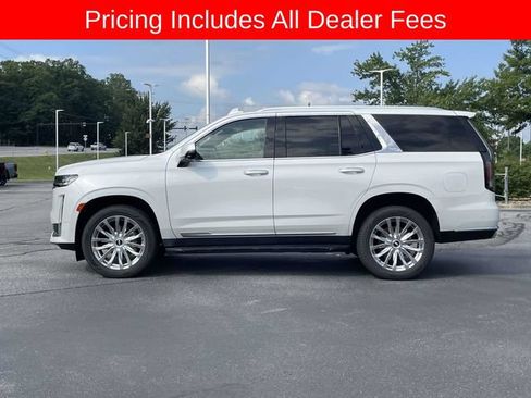 Used 2022 Cadillac Escalade Premium Luxury AWD/4WD image 2