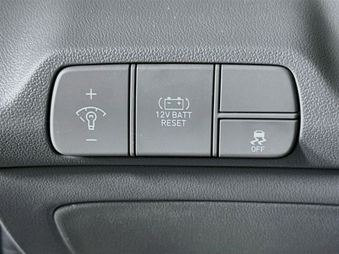 Used 2025 Hyundai Elantra SEL FWD image 17