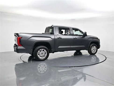 Used 2022 Toyota Tundra SR5 w/ SR5 Convenience Package image 2