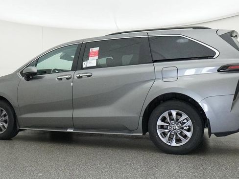 New 2026 Toyota Sienna XLE image 37