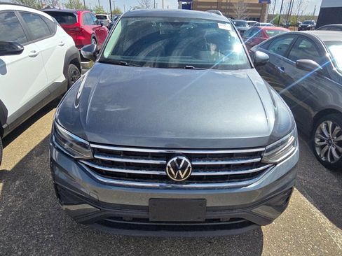 Used 2022 Volkswagen Tiguan SE w/ Panoramic Sunroof Package image 15