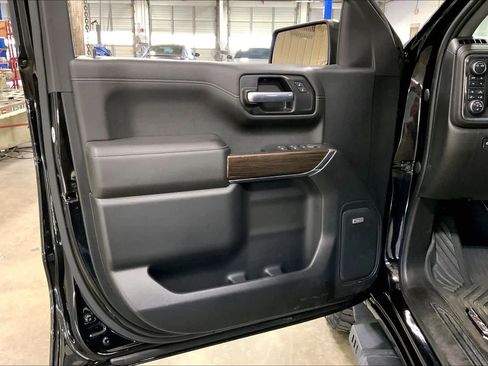 Used 2021 Chevrolet Silverado 1500 LT Trail Boss w/ Convenience Package II image 22