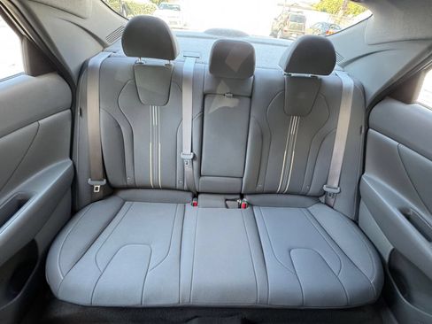 Used 2025 Hyundai Elantra SEL FWD image 40