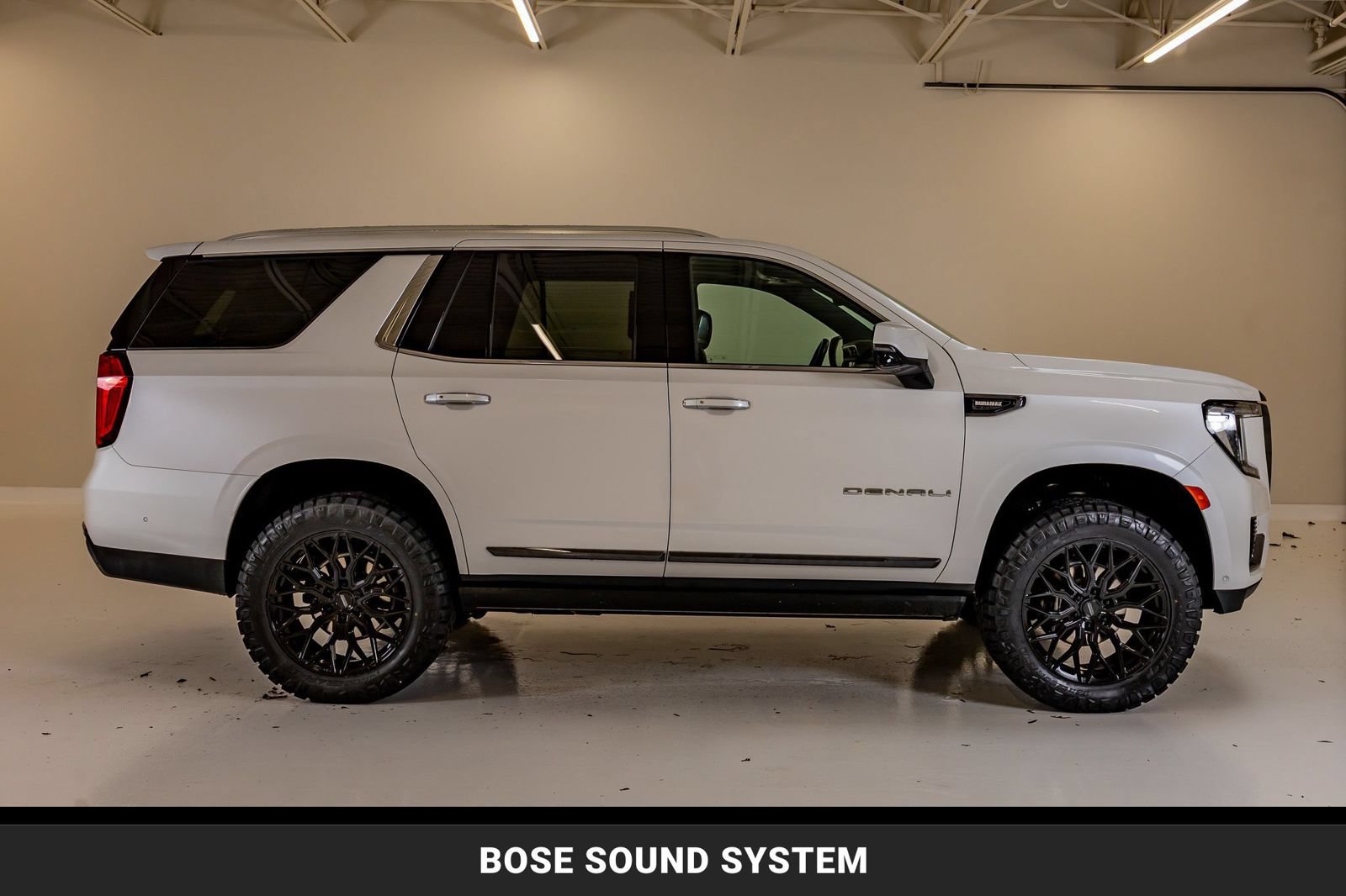 Used 2024 GMC Yukon Denali Ultimate AWD/4WD image 11