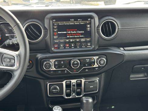 Used 2023 Jeep Wrangler Unlimited Sahara w/ Cold Weather Group AWD/4WD image 17