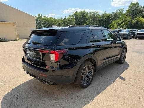 Used 2025 Ford Explorer ST AWD/4WD image 7